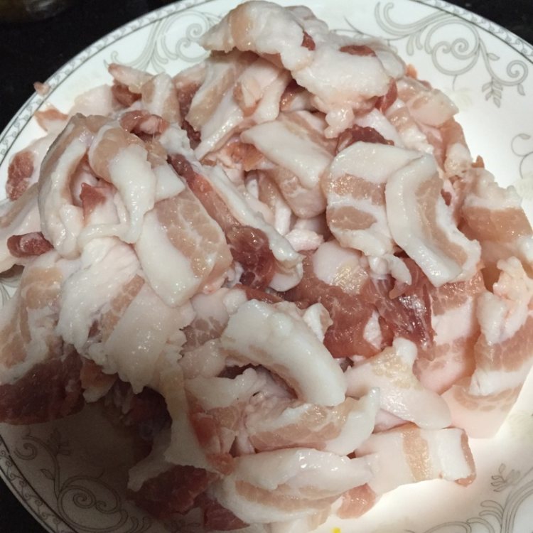 咸菜炒五花肉步骤1
