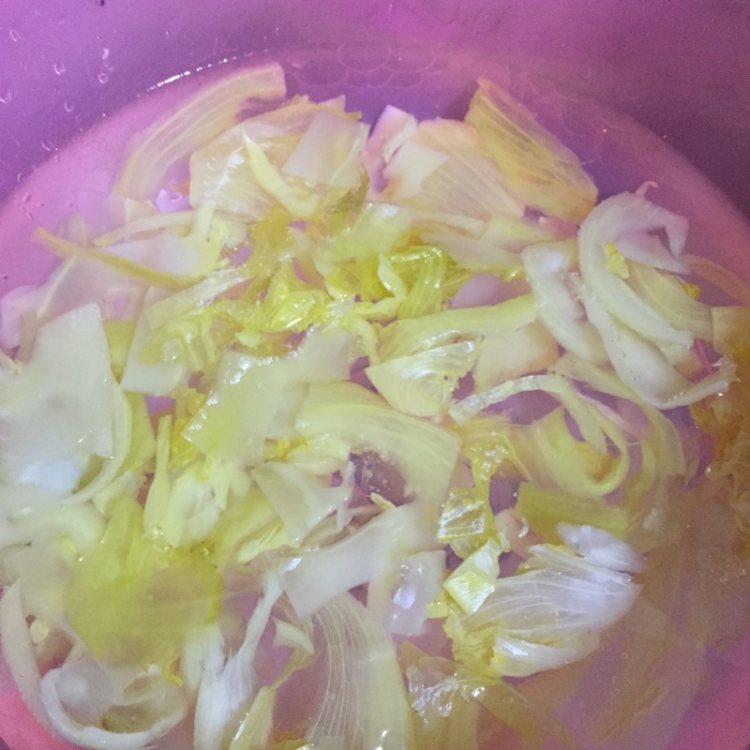 咸菜炒五花肉步骤2