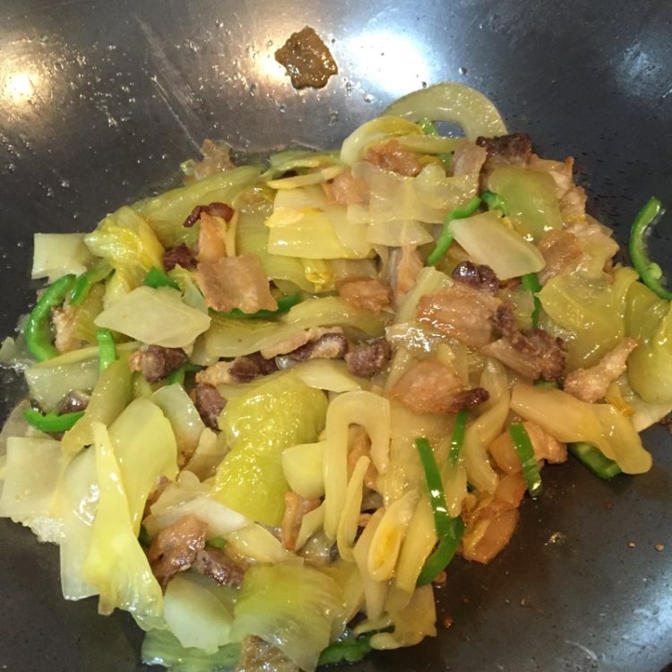 咸菜炒五花肉步骤6