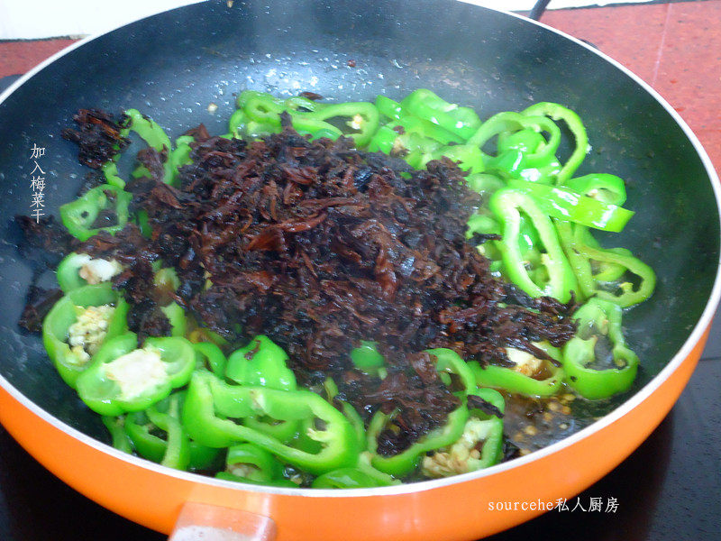 梅菜干炒五花肉步骤6