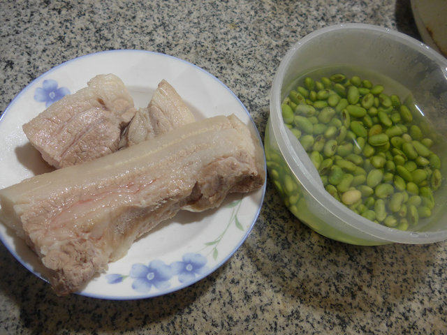 青黄豆五花肉汤步骤1