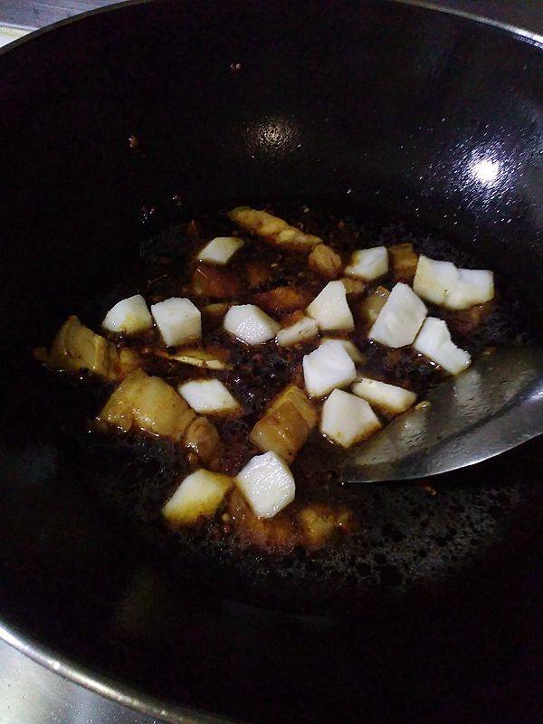 马蹄红烧肉步骤6