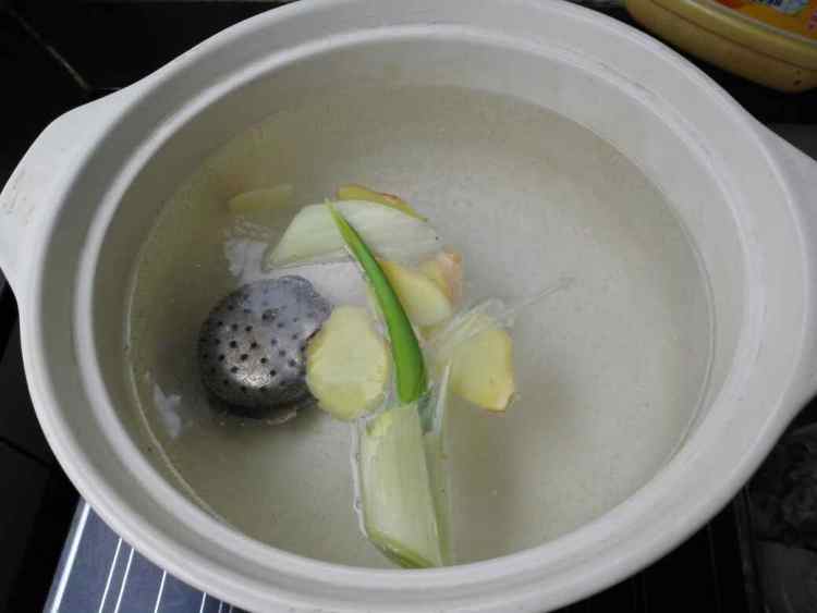 炖酸菜步骤6