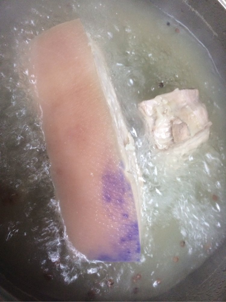 家常土豆红烧肉步骤1