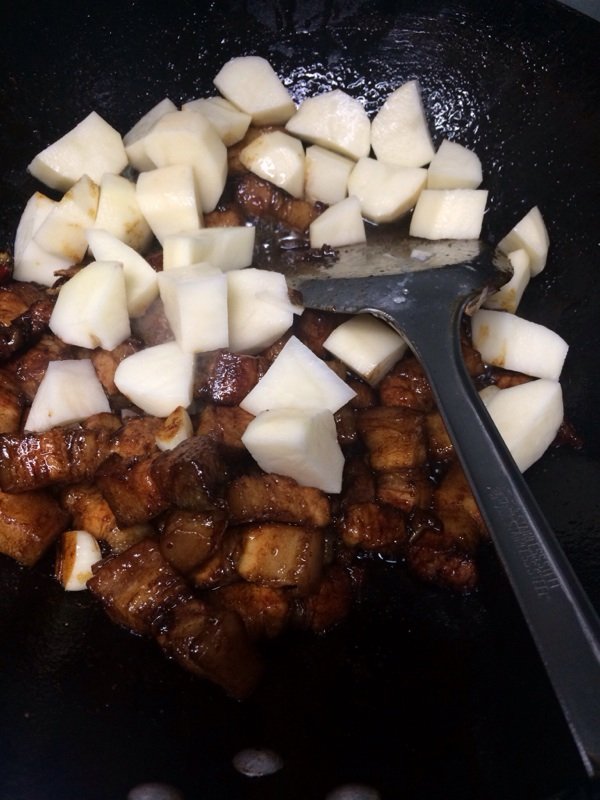 家常土豆红烧肉步骤11