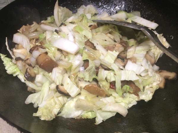 香菇炖白菜步骤7
