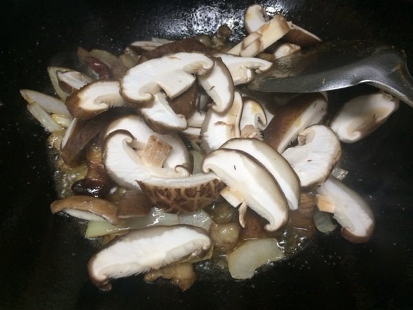 香菇炖白菜步骤5