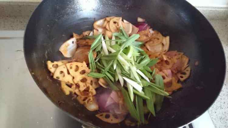 干锅莲藕回锅肉步骤9
