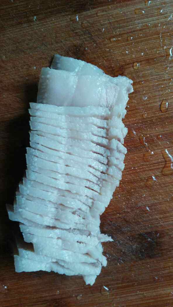 五花肉炒油豆腐步骤3