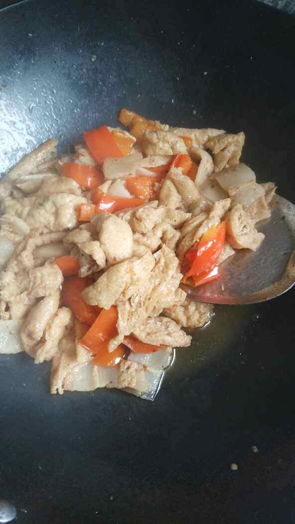 五花肉炒油豆腐步骤11