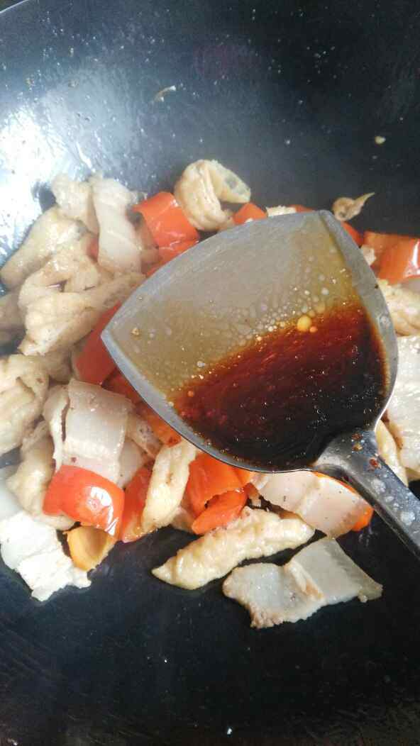 五花肉炒油豆腐步骤9