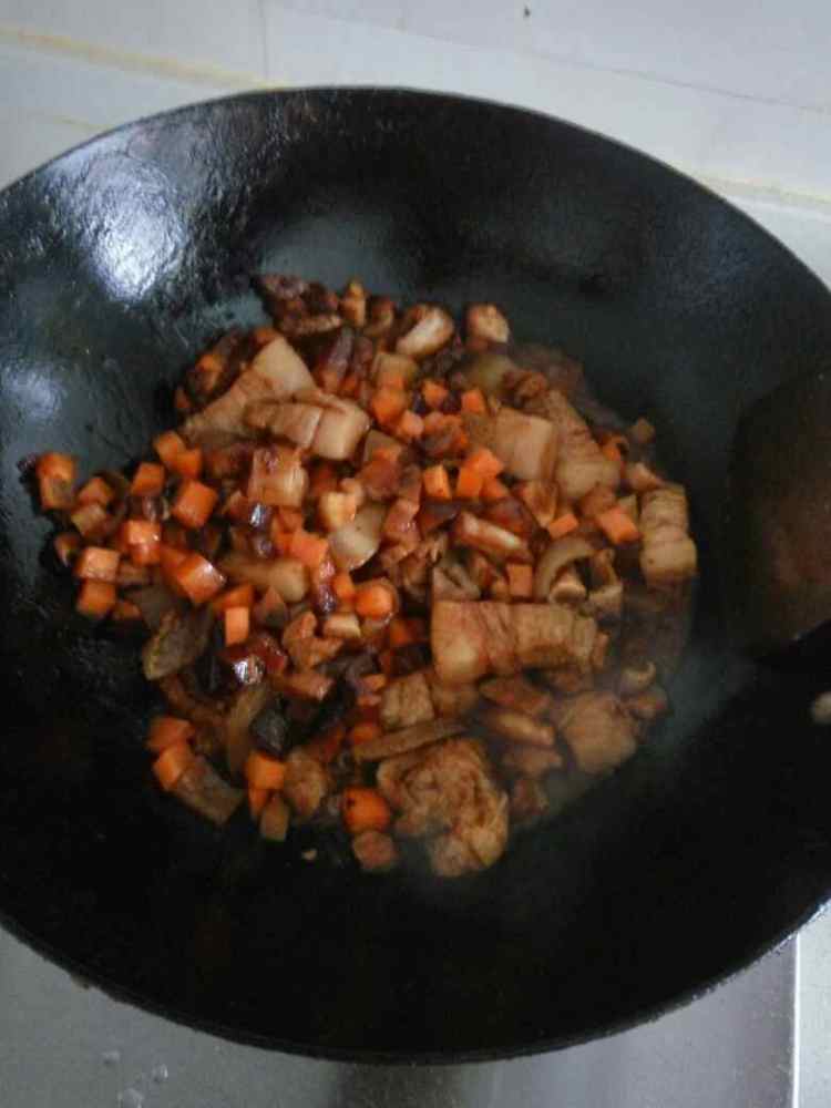 电饭煲版煲仔饭步骤5
