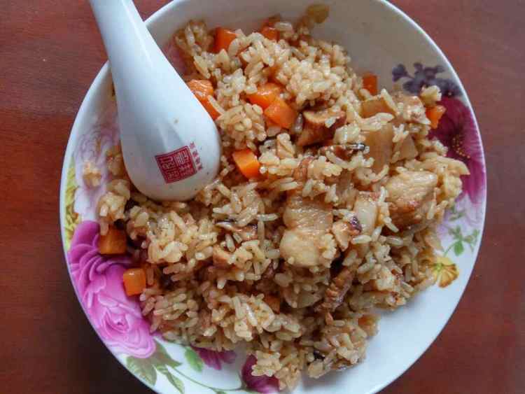 电饭煲版煲仔饭步骤8