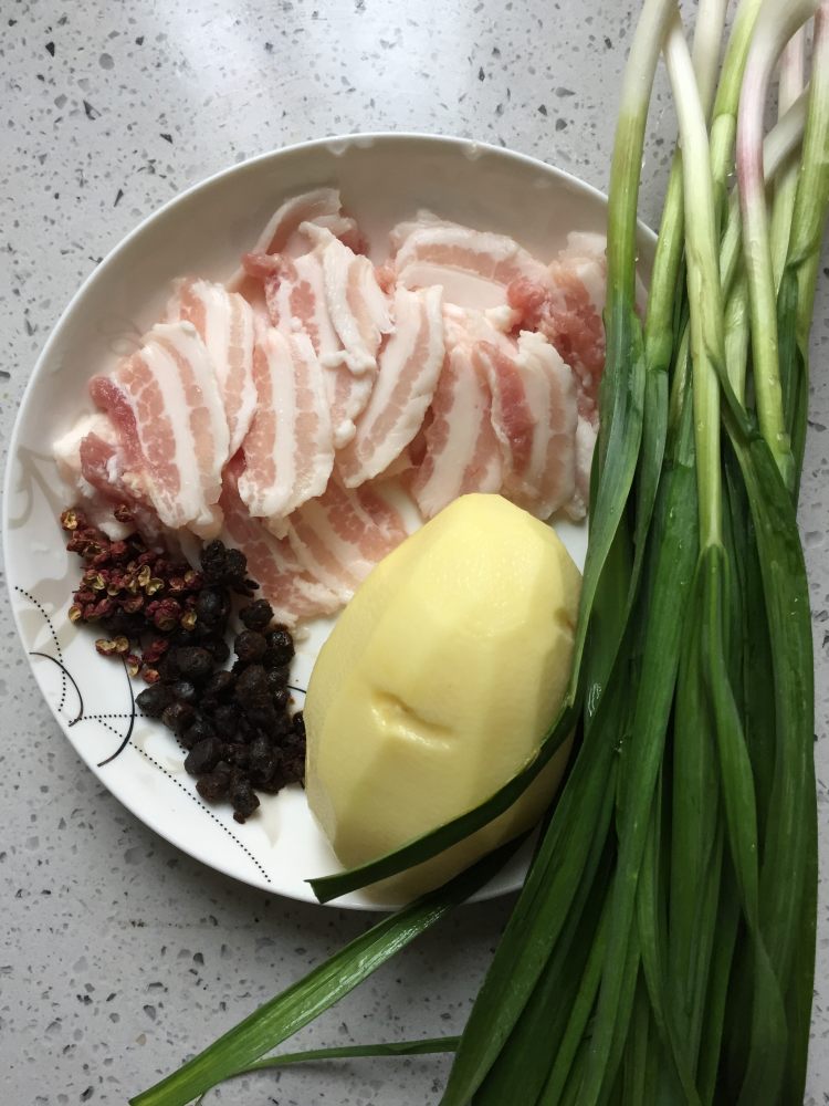干煸土豆片步骤1