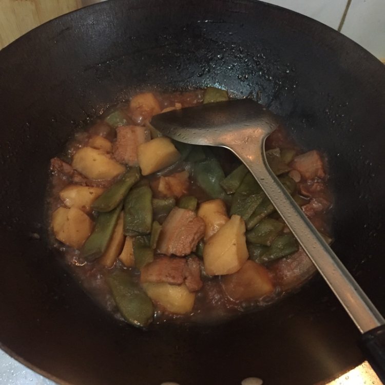 冻豆角炖土豆步骤7