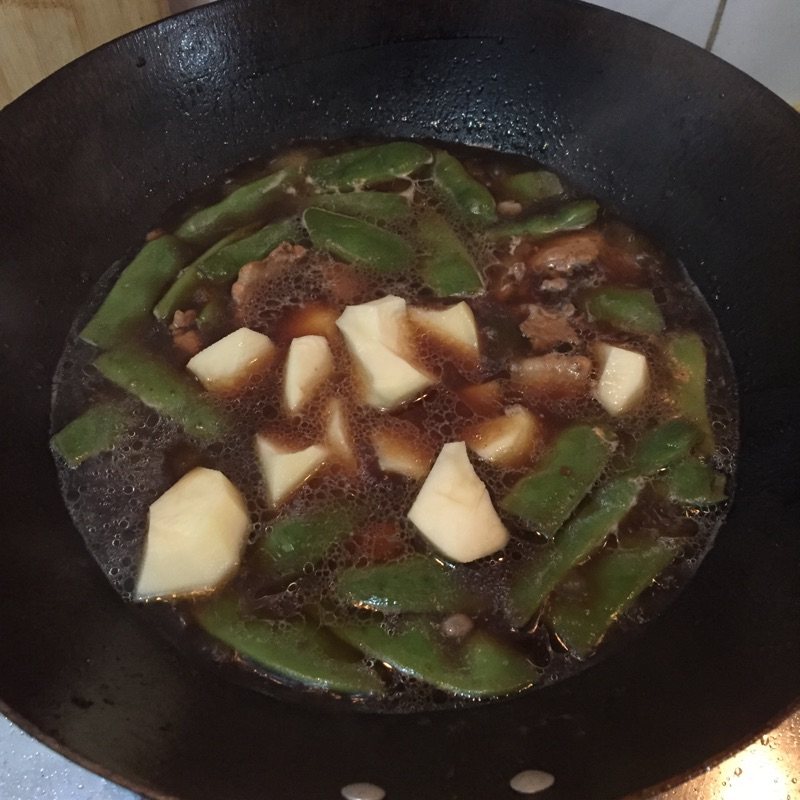 冻豆角炖土豆步骤6