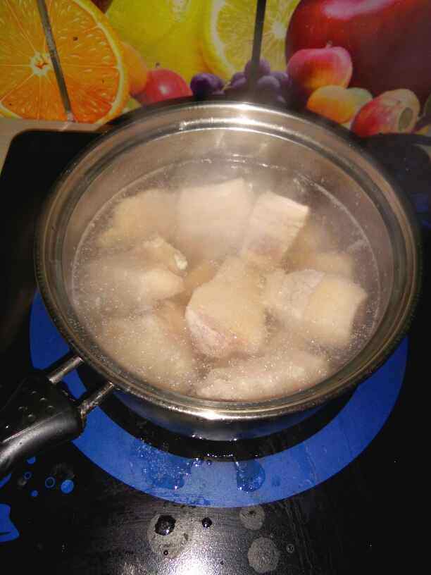 红酒糟五花肉步骤2