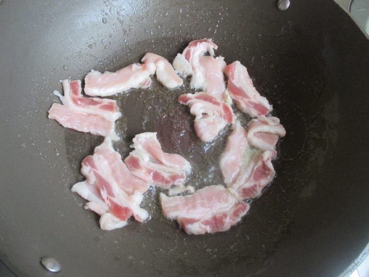 肉炒松茸菇步骤4