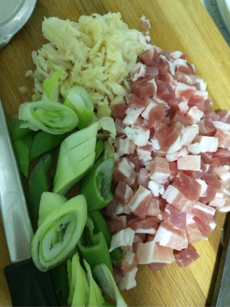 烩麻食步骤1