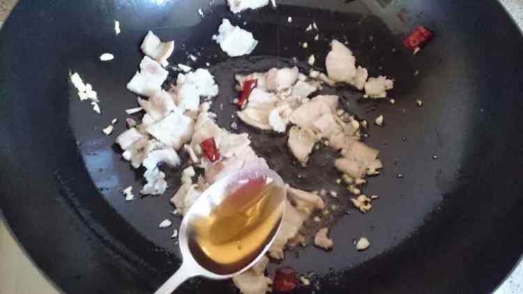 五花肉萝卜丝炖粉条步骤3