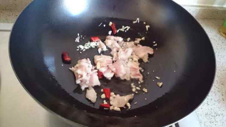 五花肉萝卜丝炖粉条步骤2
