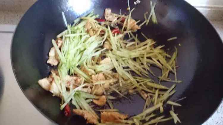 五花肉萝卜丝炖粉条步骤5
