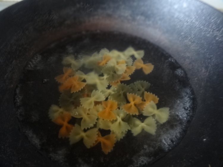 毛豆木耳蝴蝶面步骤6
