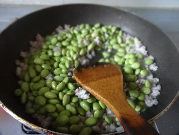 毛豆木耳蝴蝶面步骤4