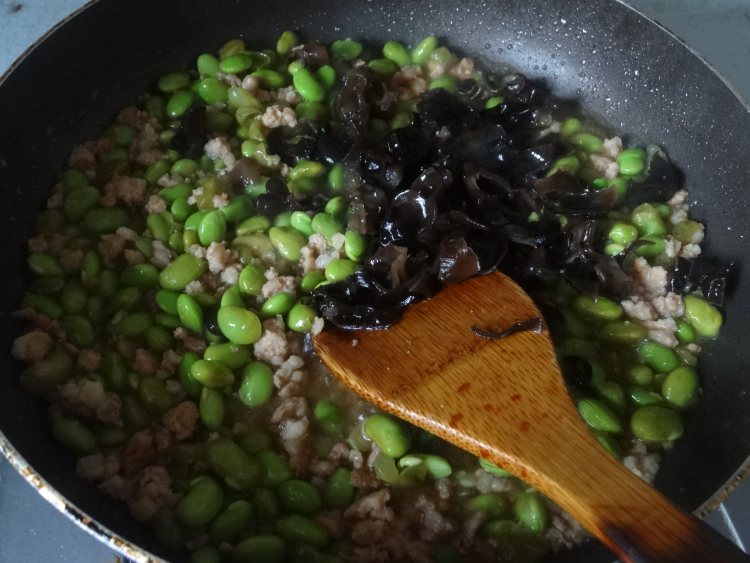毛豆木耳蝴蝶面步骤8