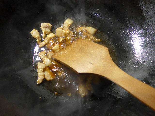 五花肉炒生菜步骤5