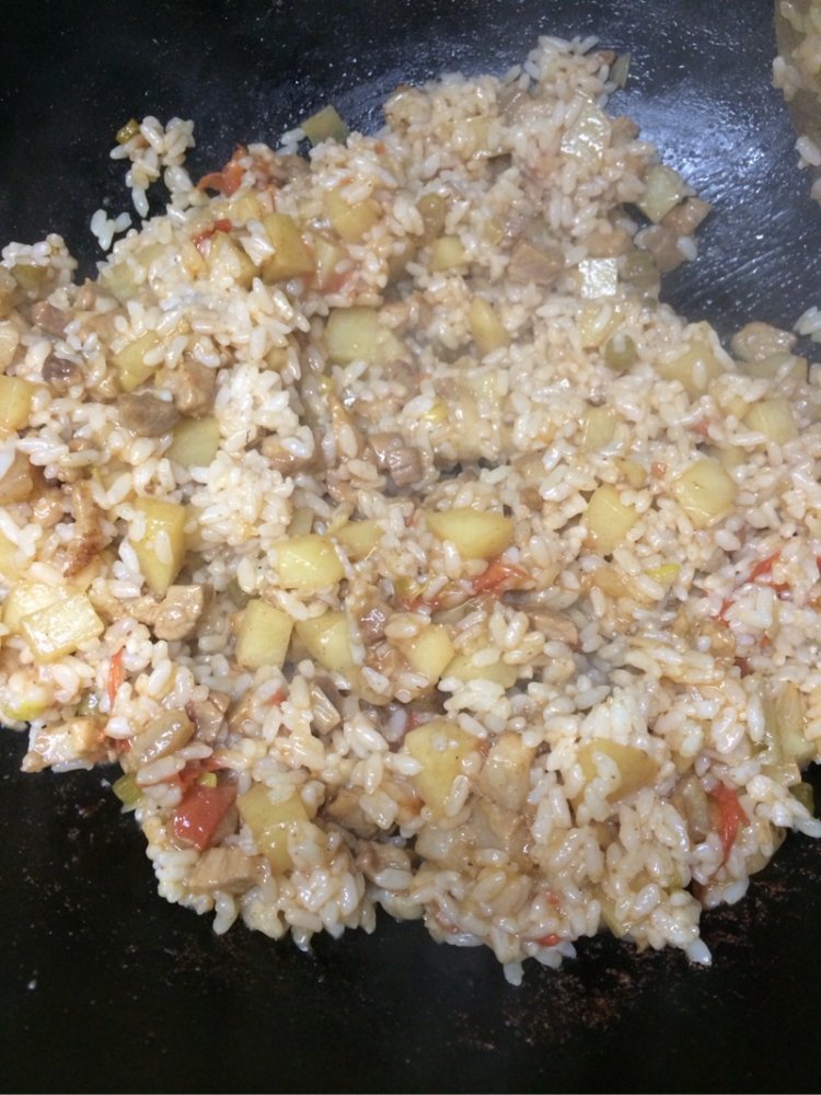 土豆炒米饭步骤10