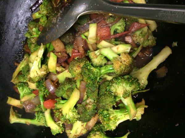 番茄西兰花炒肉步骤7