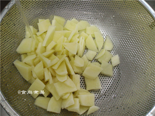 五花香干土豆片步骤3