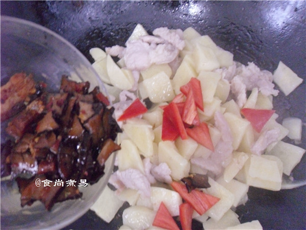 五花香干土豆片步骤7