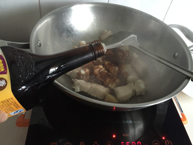 五花肉焖扁豆步骤3