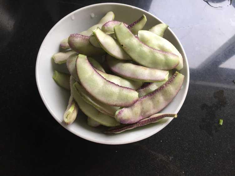 五花肉焖扁豆步骤6