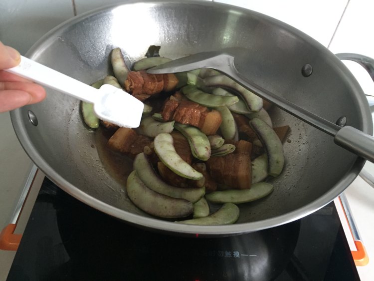 五花肉焖扁豆步骤7