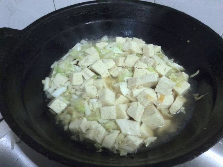 大白菜炖冻豆腐步骤8