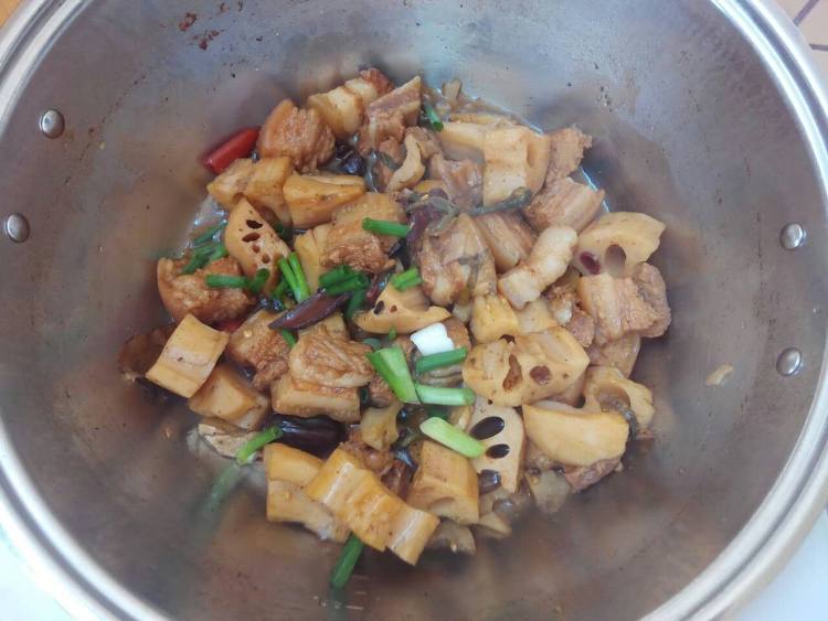 莲藕烧肉步骤9