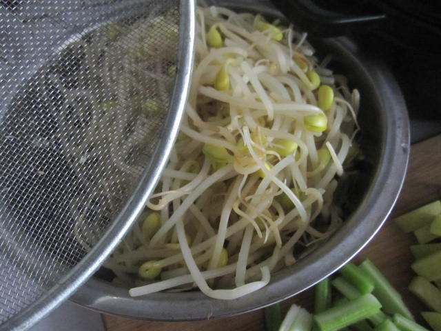 猪肉炒黄豆芽步骤1