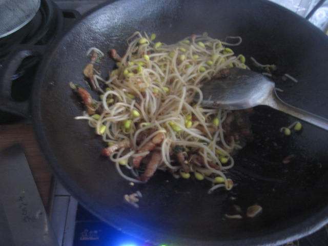 猪肉炒黄豆芽步骤10