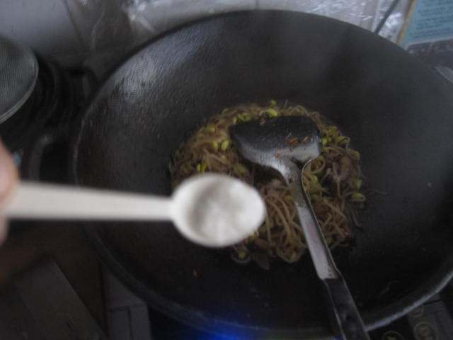 猪肉炒黄豆芽步骤13