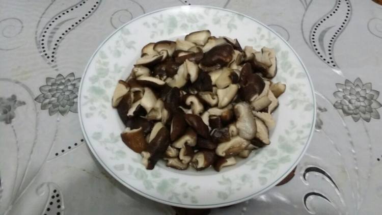 香菇炒杂疏步骤3