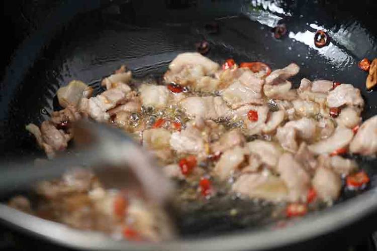 莴笋干肉片步骤5