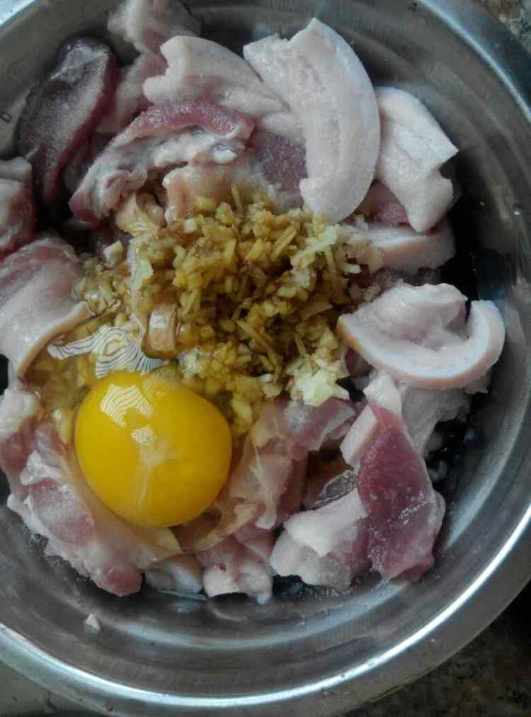 白番薯粉蒸五花肉步骤4