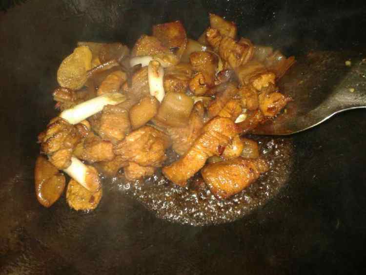 黄豆红烧肉步骤7