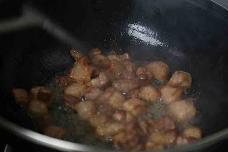 白菜干烧肉步骤4