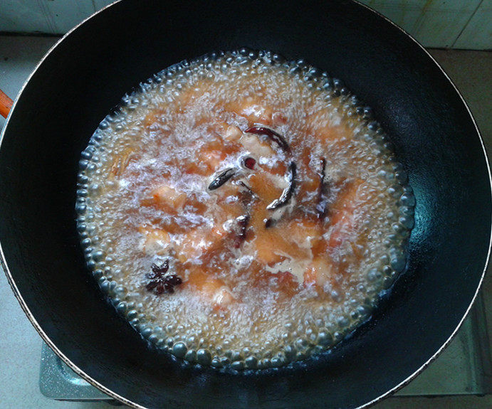 五花肉焖烧板栗步骤8