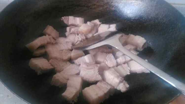 东北猪肉炖粉条步骤2