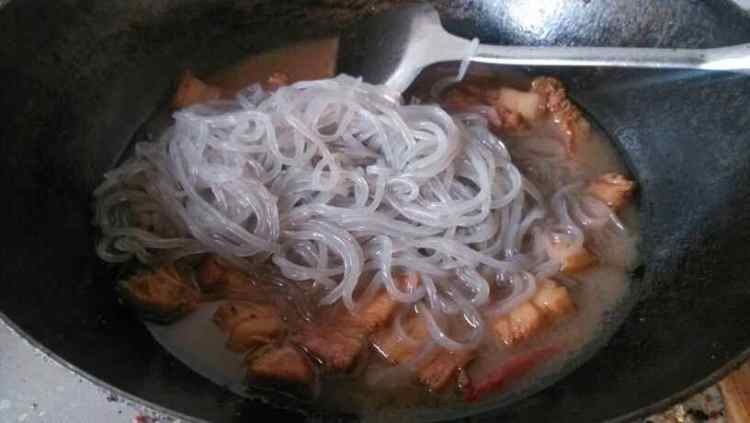 东北猪肉炖粉条步骤6